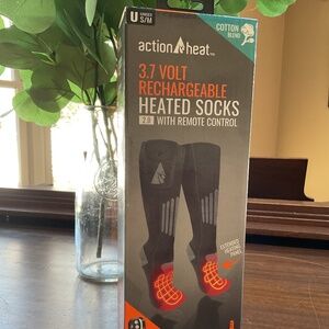ACTION HEAT RECHARGEABLE 3.7 VOLT HEATED SOCKS SMALL/MED NIB